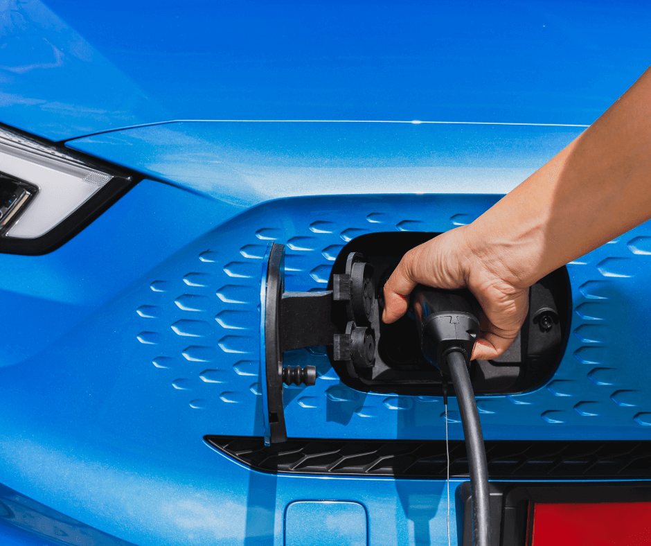 Jakie są różnice pomiędzy samochodem elektrycznym a hybrydowym?